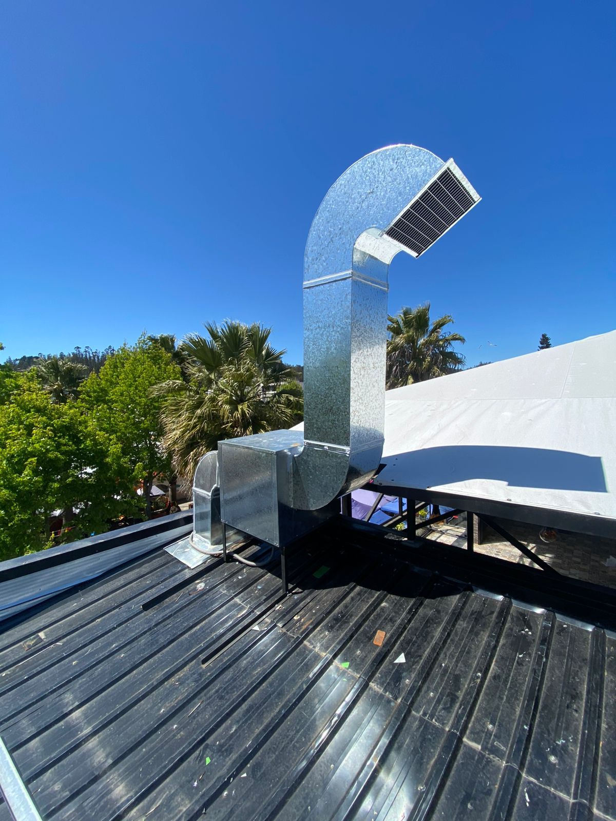 Equipo de Aireduct Ltda., especialistas en construcción y climatización en Chile