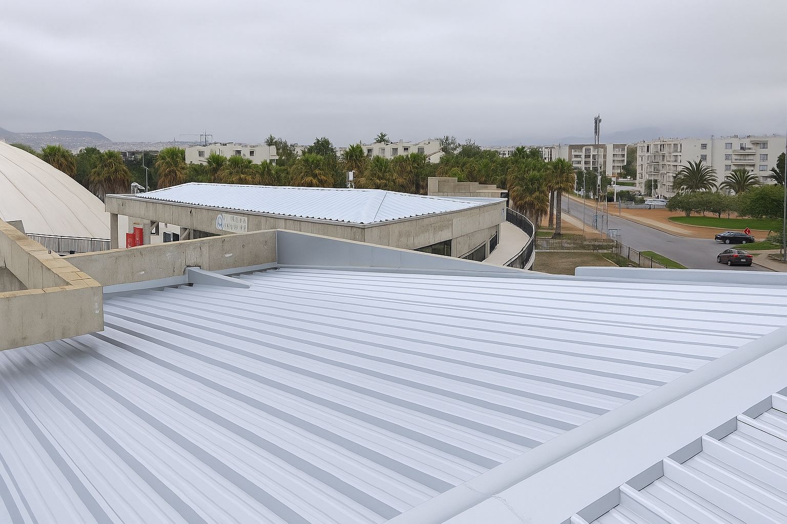 Proyecto de cubierta en Universidad Santo Tomás, La Serena – Aireduct Ltda.